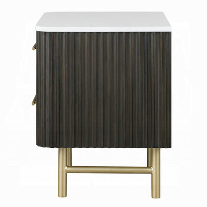Table de chevet Laffery Luxury avec dessus en imitation marbre et détails Chanel - Espresso